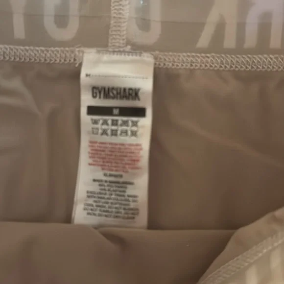 beige gymshark biker shorts - Picture 3 of 4